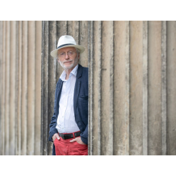 10.06.2018 Schauspieler Joachim Hermann Luger (74), hier an der Schinkelwache Dresden fotografiert