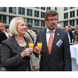 31.08.2011, Sächsische Staatsministerin für Soziales und Verbraucherschutz Christine Clauß und  Rüdiger Unger, Vorstandsvorsitzender vom  DRK Landesverband Sachsen bei der Eröffnung des neuen DRK-Sitzes