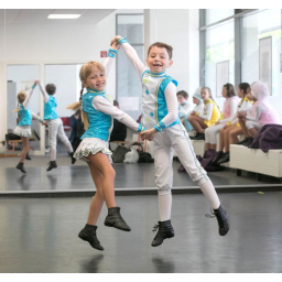 05.05.2017, Finley Köhler (6) und Alisa Rehn (6), Sächsische Meister im Gardetanz beim Training