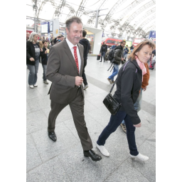 17.10.2014, GDL-Chef Claus Weselsky  auf dem Dresdner Hauptbahnhof nach einer Pressekonferenz