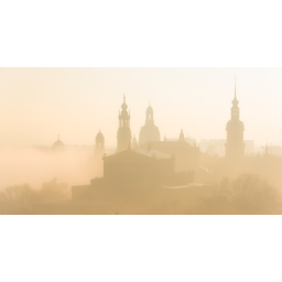 12.02.2015, Dresden Stadtsilhouette im Morgennebel, aufgenommen vom Dach  des Hauses der Presse
