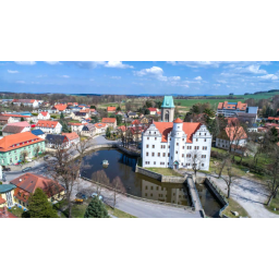 11.04.2018, Blick auf das im Dresdner Ortsteil gelegene Schloss Schönfeld, auch Zauberschloß genannt