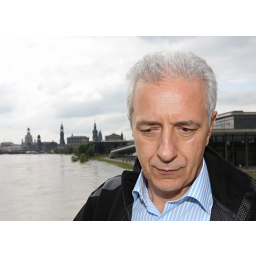 06.06.2013, Elbe, Hochwasser, Flut, der Sächsische Ministerpräsident Stanislaw Tillich auf der Dresdner Marienbrücke