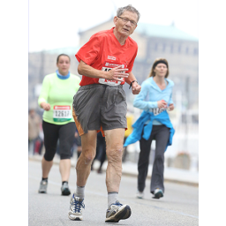 20.10.2013, Marathon der Dresdner Morgenpost, der älteste Teilnehmer Lothar Tauber (78)