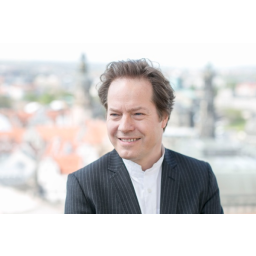 27.04.2015, Jan Vogler, Intendant der Dresdner Musikfestspiele, hier fotografiert auf der Aussichtsplattform der Dresdner Frauenkirche