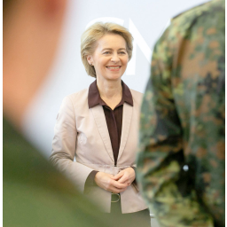 01.02.2019, die Bundesministerin der Verteidigung Ursula von der Leyen besucht die Offizierschule des Heeres in Dresden
